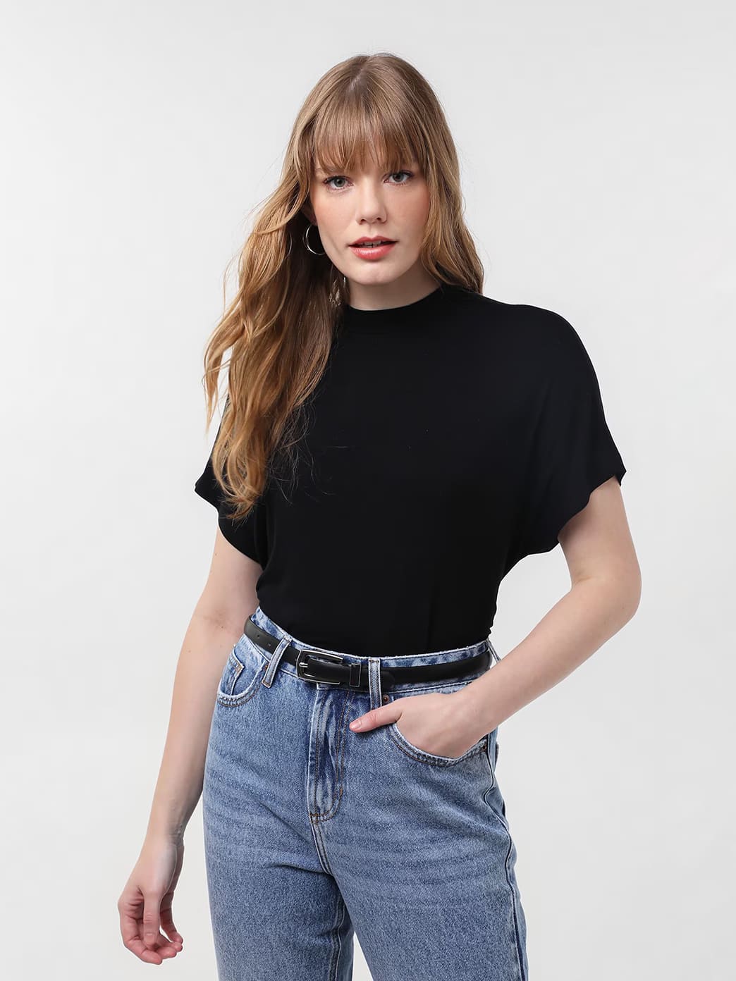 Black fine-knit tee